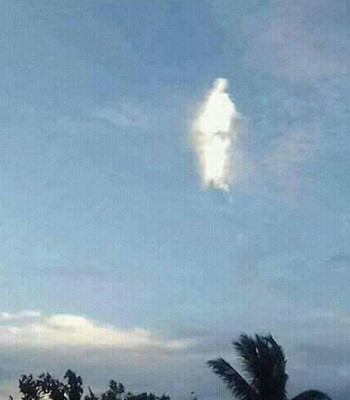 Jesus Christ Appears in the Sky in a Dream Begging Men to Repent (Video)